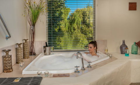 Chimes Spa Retreat - Accommodation Mooloolaba 15