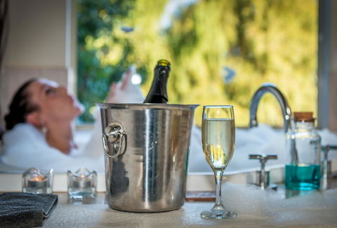 Chimes Spa Retreat - Accommodation Mooloolaba 16