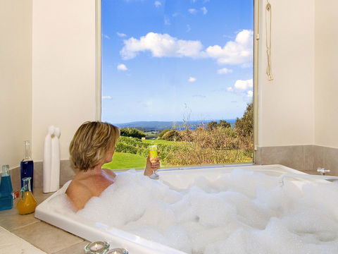 Chimes Spa Retreat - Accommodation Mooloolaba 35