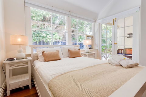 Cottesloe Beach House I - Accommodation Mooloolaba 1