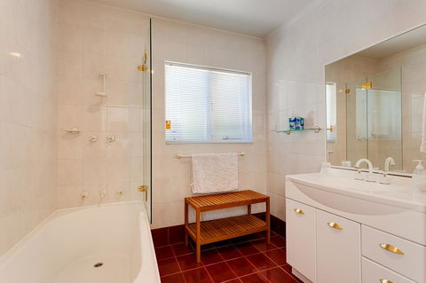 Cottesloe Beach House I - Accommodation Mooloolaba 4