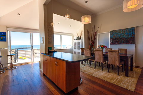 Cottesloe Beach House I - Accommodation Mooloolaba 12