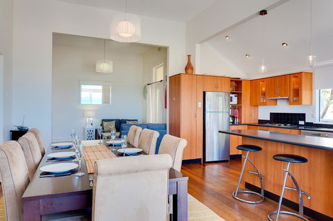 Cottesloe Beach House I - Accommodation Mooloolaba 19