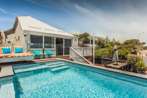 Cottesloe Beach House I - Accommodation Mooloolaba 0