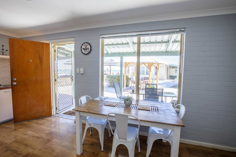 Shark Bay Seafront Apartments - Accommodation Mooloolaba 3