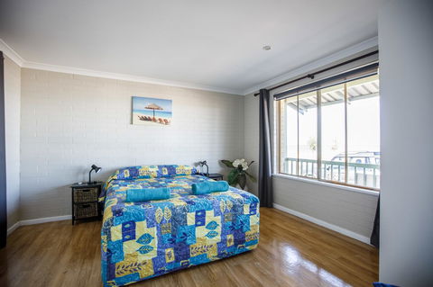 Shark Bay Seafront Apartments - Accommodation Mooloolaba 31