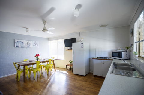 Shark Bay Seafront Apartments - Accommodation Mooloolaba 1