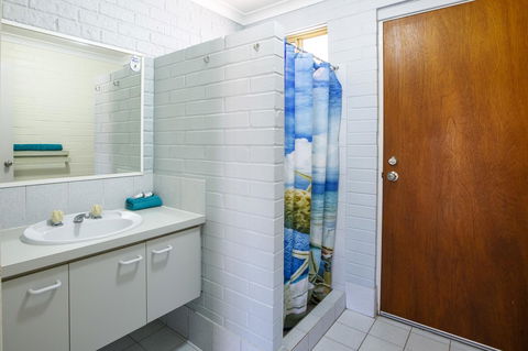 Shark Bay Seafront Apartments - Accommodation Mooloolaba 10