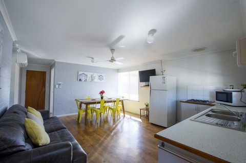 Shark Bay Seafront Apartments - Accommodation Mooloolaba 39