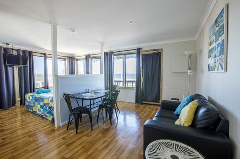 Shark Bay Seafront Apartments - Accommodation Mooloolaba 34