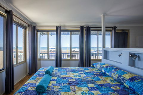 Shark Bay Seafront Apartments - Accommodation Mooloolaba 35