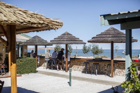 Shark Bay Seafront Apartments - Accommodation Mooloolaba 6