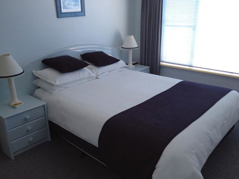 Breakers Apartments - Accommodation Mooloolaba 4