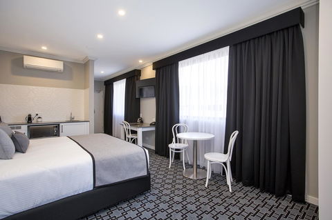 CH Boutique Hotel & Apartments, Ascend Hotel Collection - Accommodation Mooloolaba 3