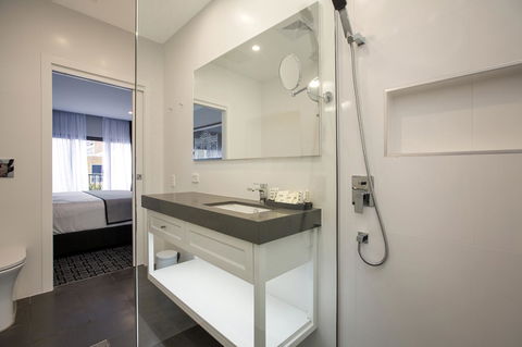 CH Boutique Hotel & Apartments, Ascend Hotel Collection - Accommodation Mooloolaba 11