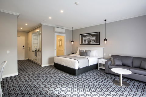CH Boutique Hotel & Apartments, Ascend Hotel Collection - Accommodation Mooloolaba 0