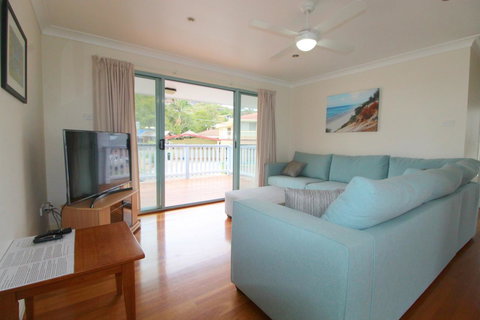 Anglesea, 17 Hodgson Street - Accommodation Mooloolaba 2