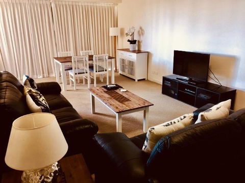 Boathouse Resort (Water Front) - Accommodation Mooloolaba 5