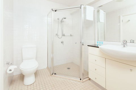 Waterfront Apartment On Sydney Harbour - Accommodation Mooloolaba 3