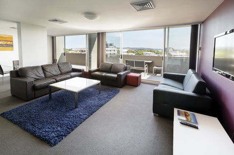Honeysuckle Executive Apartments - Accommodation Mooloolaba 40