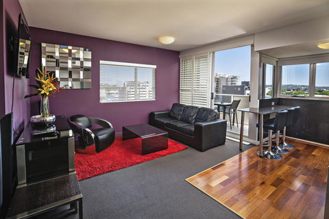 Honeysuckle Executive Apartments - Accommodation Mooloolaba 14