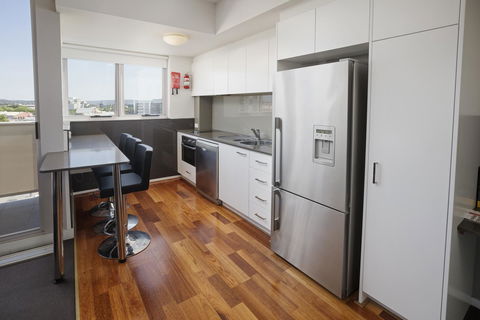 Honeysuckle Executive Apartments - Accommodation Mooloolaba 4