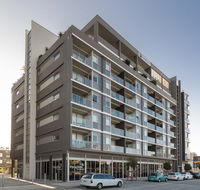 Honeysuckle Executive Apartments - Accommodation Mooloolaba