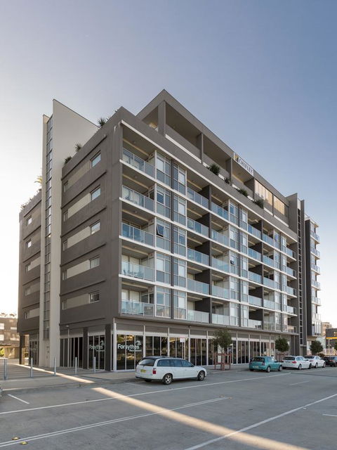 Honeysuckle Executive Apartments - Accommodation Mooloolaba 0