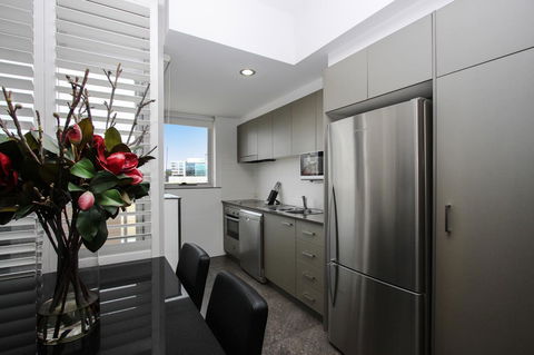 Honeysuckle Executive Apartments - Accommodation Mooloolaba 10