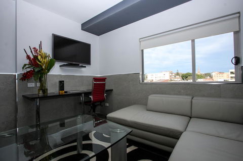 Honeysuckle Executive Apartments - Accommodation Mooloolaba 17