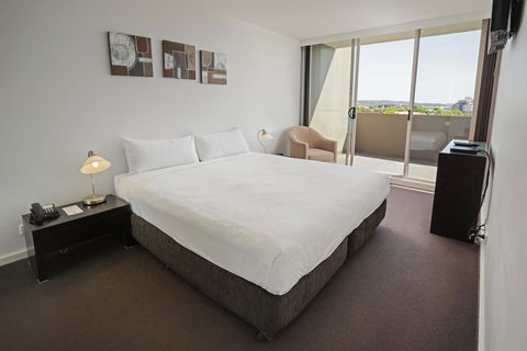 Honeysuckle Executive Apartments - Accommodation Mooloolaba 36