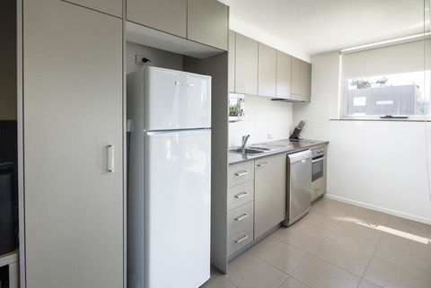 Honeysuckle Executive Apartments - Accommodation Mooloolaba 5