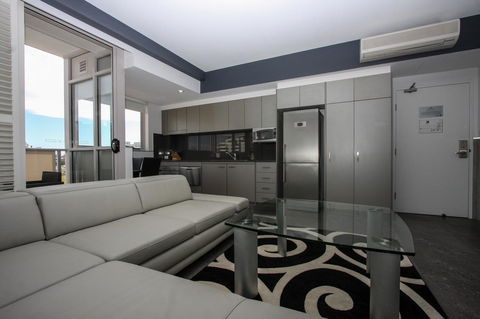 Honeysuckle Executive Apartments - Accommodation Mooloolaba 19
