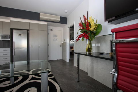 Honeysuckle Executive Apartments - Accommodation Mooloolaba 15