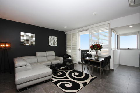 Honeysuckle Executive Apartments - Accommodation Mooloolaba 12