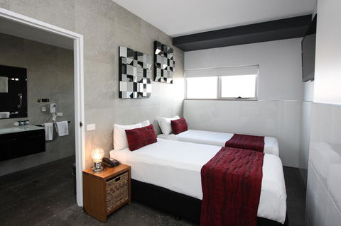 Honeysuckle Executive Apartments - Accommodation Mooloolaba 2