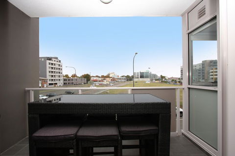 Honeysuckle Executive Apartments - Accommodation Mooloolaba 3