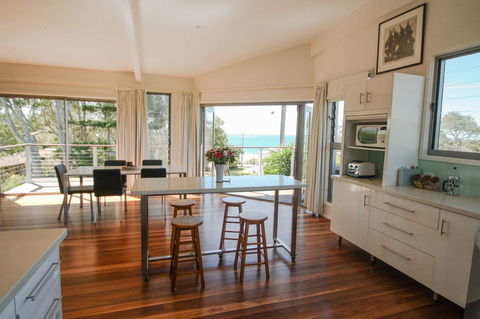 Valla's Beach House - Accommodation Mooloolaba 11
