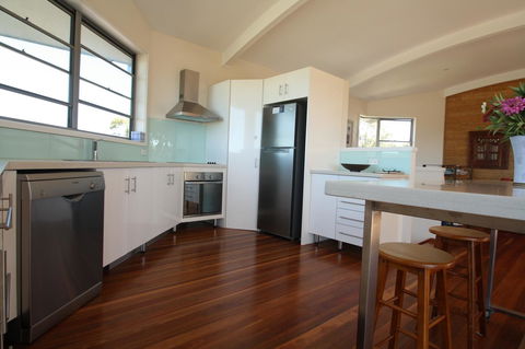 Valla's Beach House - Accommodation Mooloolaba 8