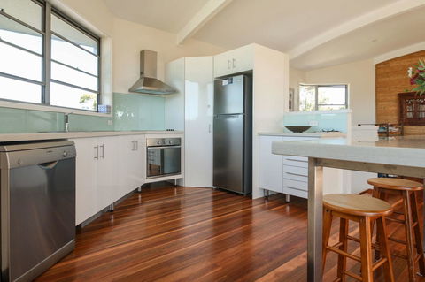 Valla's Beach House - Accommodation Mooloolaba 12