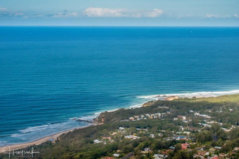 Valla's Beach House - Accommodation Mooloolaba 0