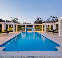 One Mile Mansion - Private Coastal Retreat FREE FAMILY ADVENTURE PASS - Accommodation Mooloolaba