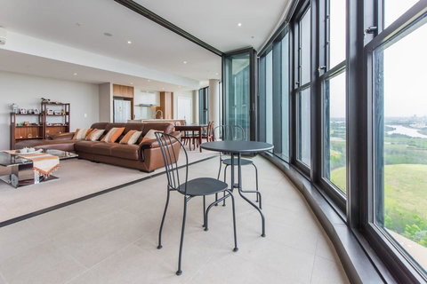 180Â° Water View Three Bedroom (wooden Furniture) - Accommodation Mooloolaba 7