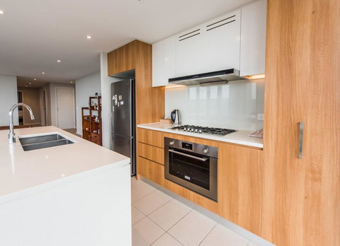 180Â° Water View Three Bedroom (wooden Furniture) - Accommodation Mooloolaba 31