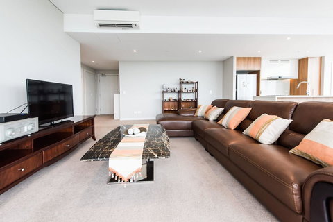 180Â° Water View Three Bedroom (wooden Furniture) - Accommodation Mooloolaba 26