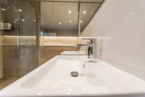 180Â° Water View Three Bedroom (wooden Furniture) - Accommodation Mooloolaba 17