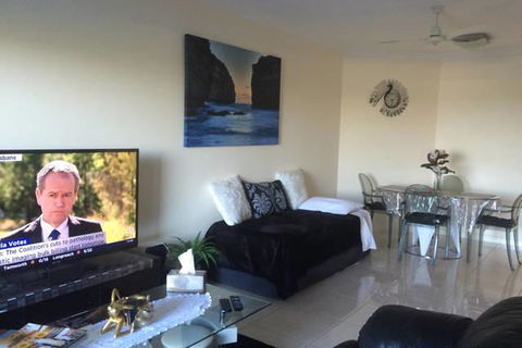 Nomikis\'On The Avenue - Accommodation Mooloolaba 18