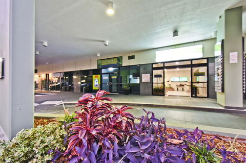 Nomikis\'On The Avenue - Accommodation Mooloolaba 19