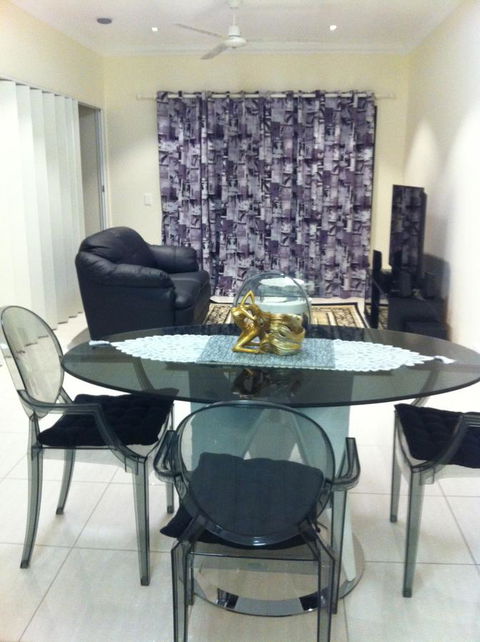 Nomikis\'On The Avenue - Accommodation Mooloolaba 20