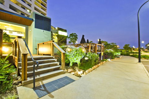 Nomikis\'On The Avenue - Accommodation Mooloolaba 2
